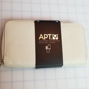 Apt. 9 RFID-Blocking wallet